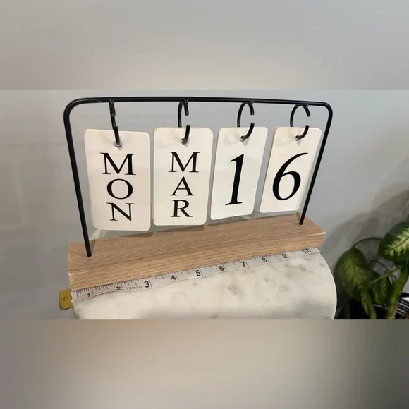 Perpetual Desktop Flip Calendar - Picture 3 of 3